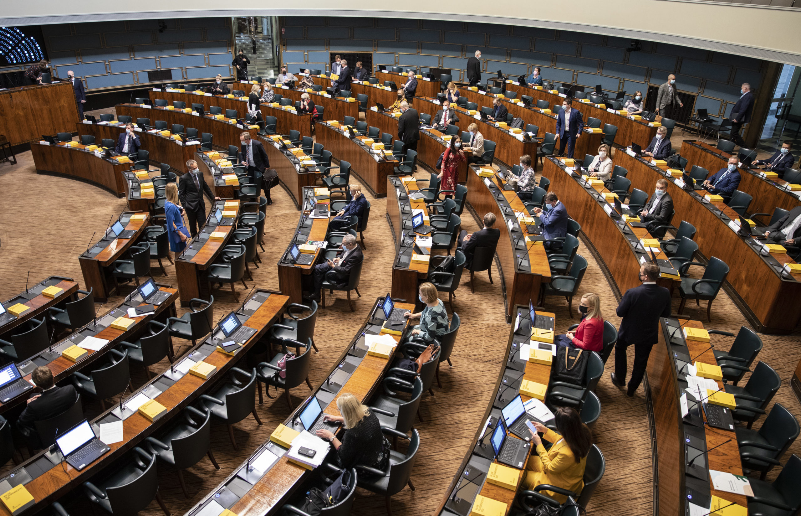 n-in-kansanedustajat-tienasivat-katso-koko-200-nimen-lista-t-lt