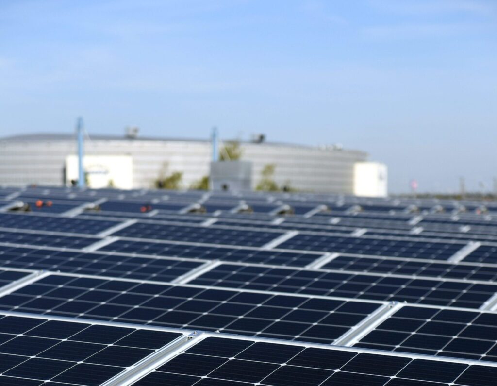 Kymmenen hehtaaria ei riitä – aurinkoalalta purkaus lainsäätäjille