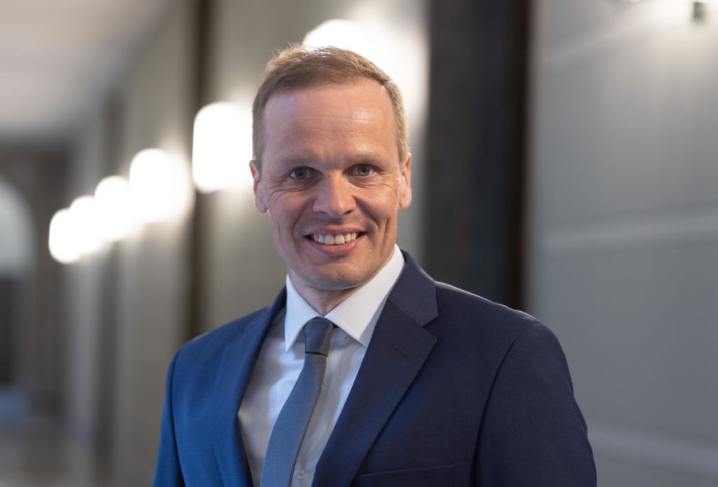 finnair-vaihtoi-kotimaisen-irlantilaiseen-kansanedustajalla-meni