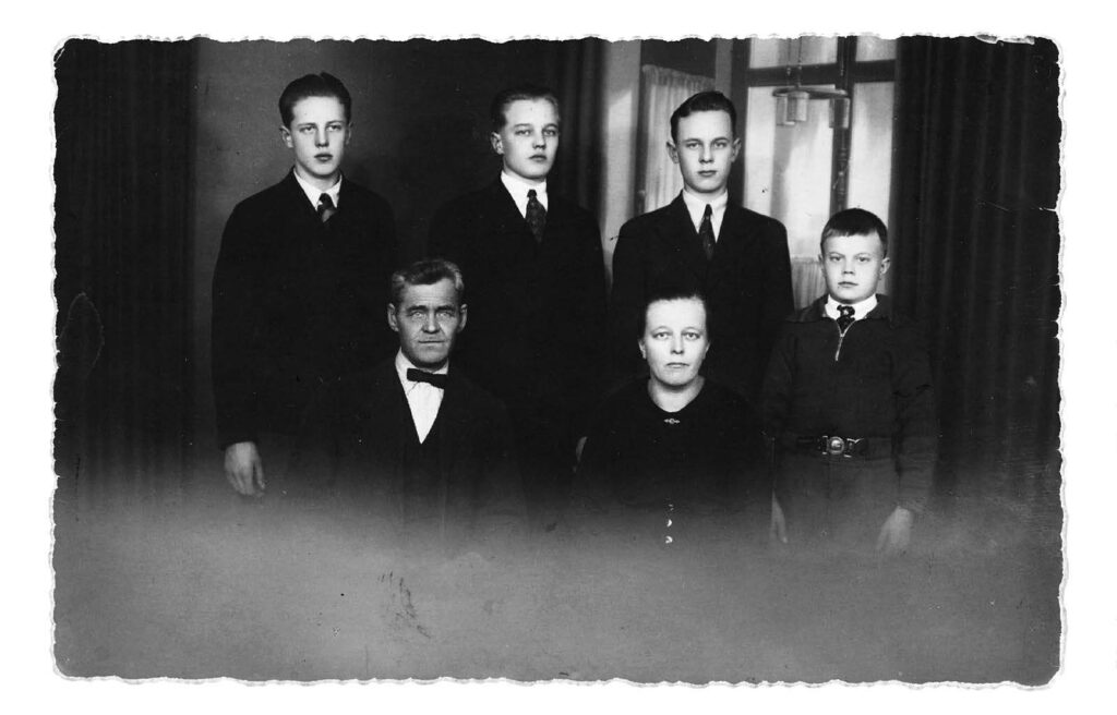 Toimittaja Antti J rvi Tarttui Vaiettuun Aiheeseen Miksi Isois J i toimittaja-antti-j-rvi-tarttui-vaiettuun-aiheeseen-miksi-isois-j-i