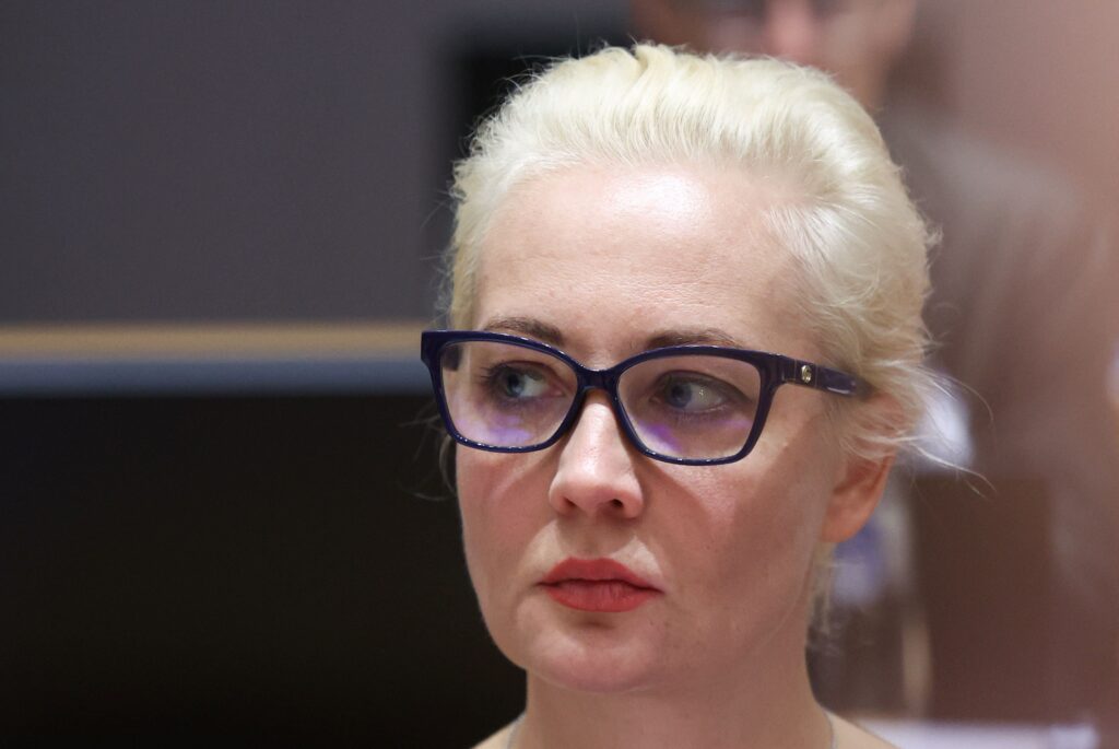 kreml-on-vaiennut-navalnyin-surmaamisesta-mutta-julija-navalnajan