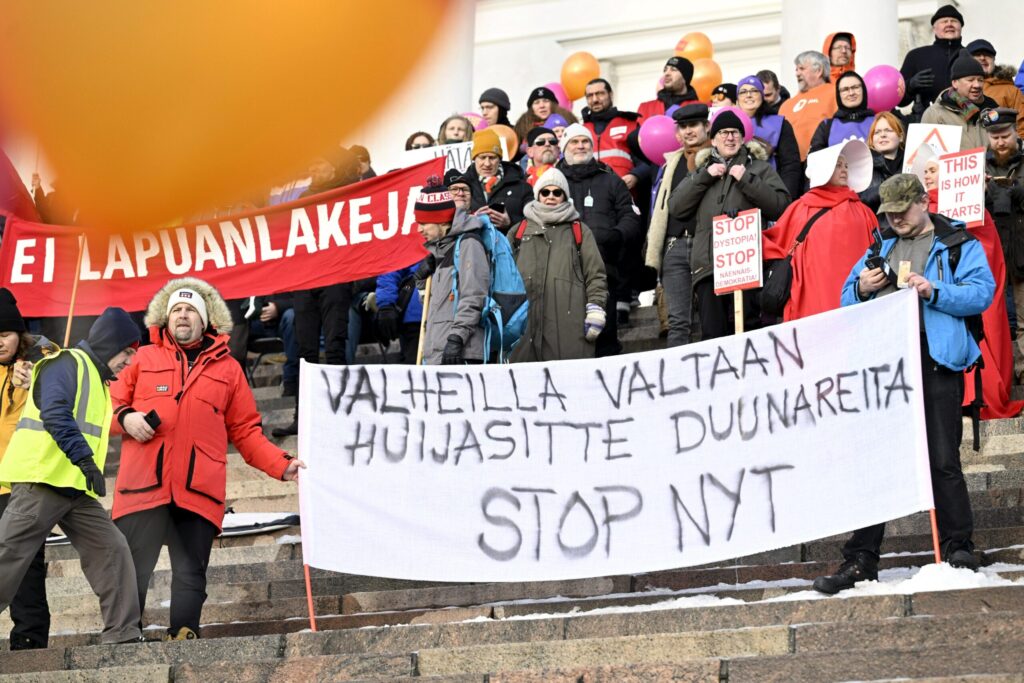 SAK ja STTK järjestävät mielenosoituksen hallituksen heikennyksiä vastaan