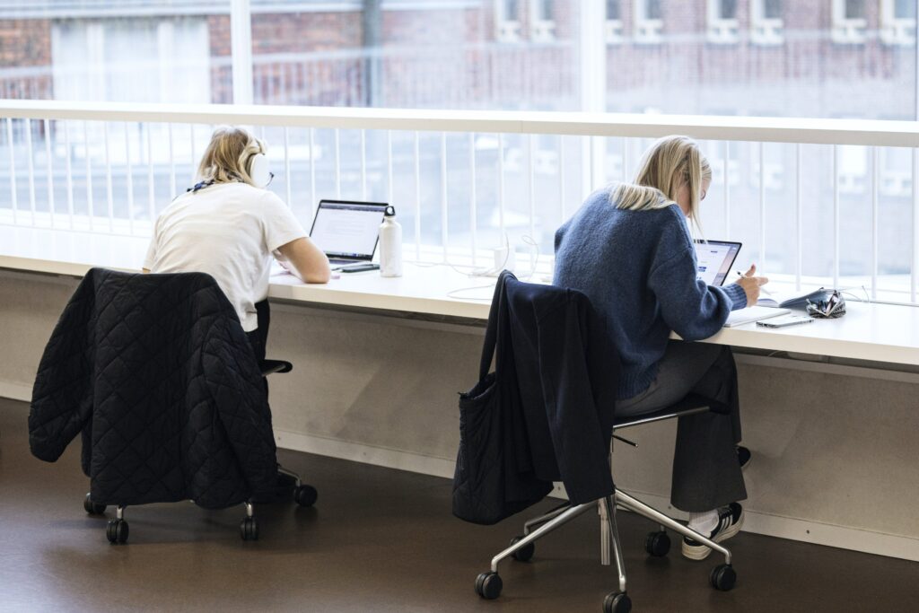 Opiskelualan valinta onkin kirjoitettu DNA:han, kertoo tutkimus – vaikuttaa jopa lapsilukuun