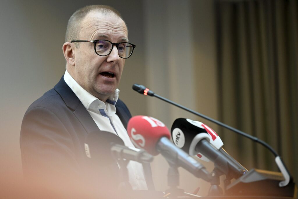 sak-n-eloranta-hallituksen-toimia-leimaa-silmit-n-usko-omaan