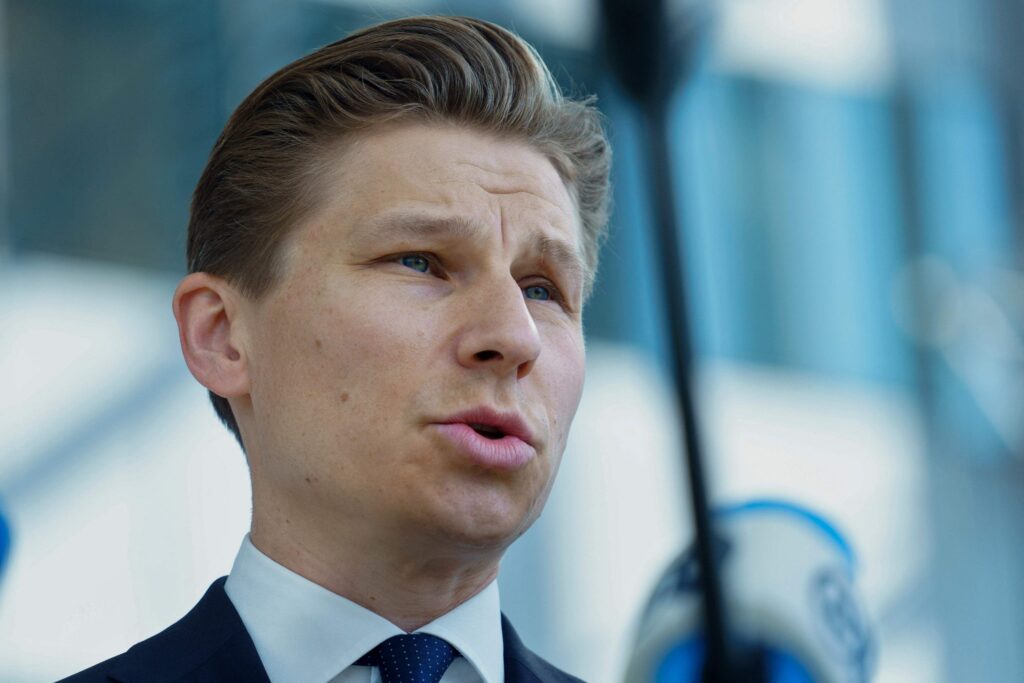 puolustusministeri-h-kk-nen-useiden-ven-l-iskoneiden-ep-illyt