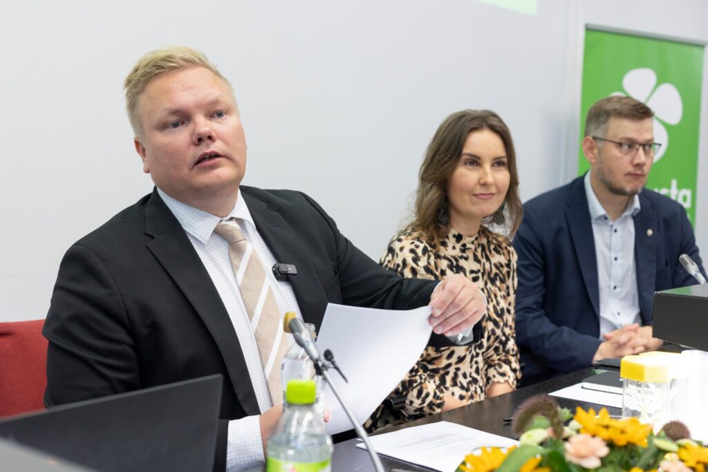 kurvinen-kalli-ja-viljanen-jatkavat-keskustan-eduskuntaryhm-n-johdossa