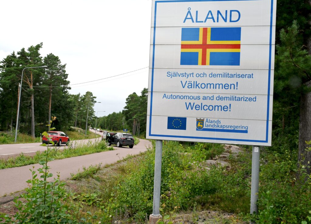 Keskustapoliitikko vaatii kiinteää yhteyttä Ahvenanmaalle
