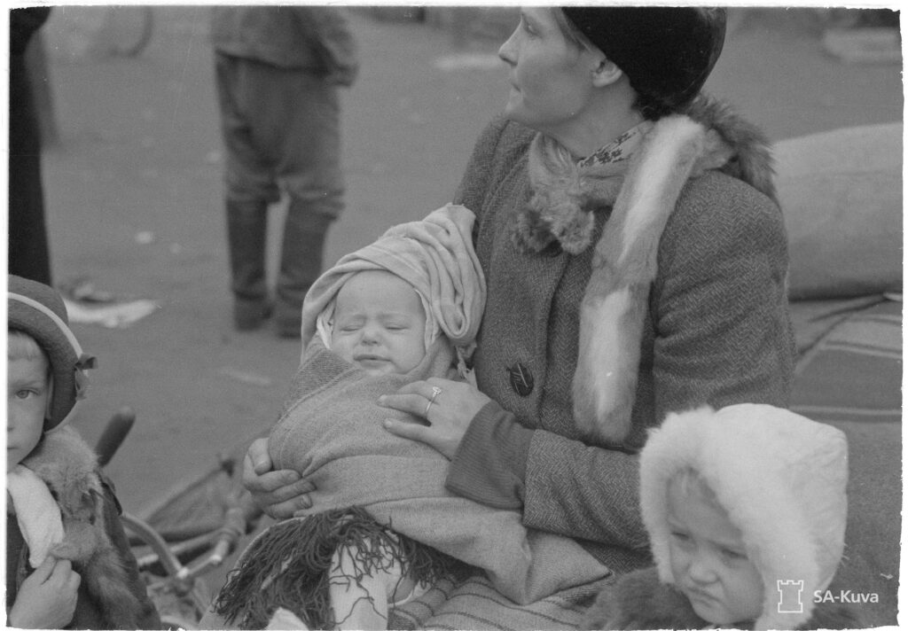 Lapin sota, Lapin evakot