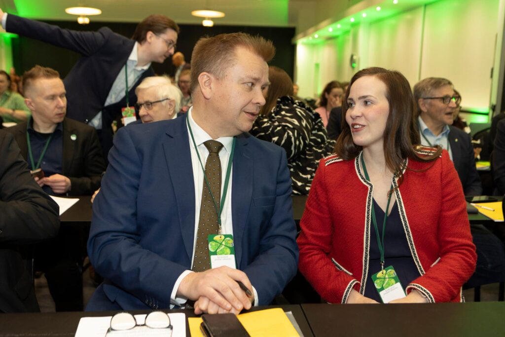 Keskusta: Perhehoidosta ratkaisu vanhuspalveluiden kriisiin