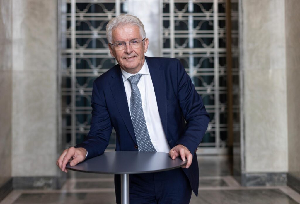 Tuoreella keskustan kansanedustaja Mauri Konnulla miljoonatienestit