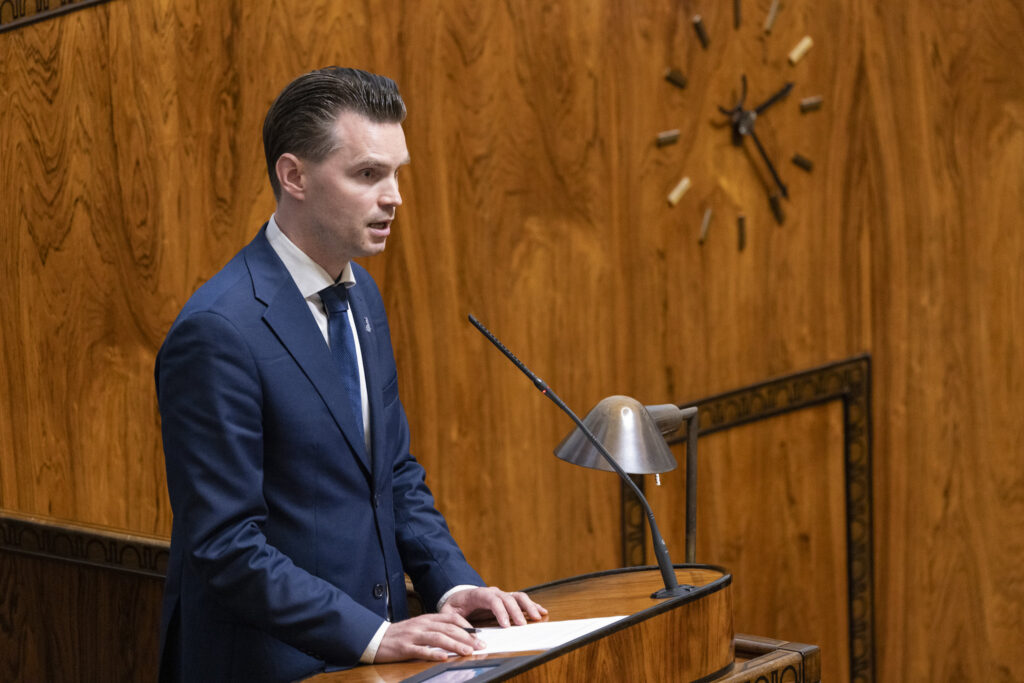 Puolustusvaliokunta käsittelee drooniuhkaa