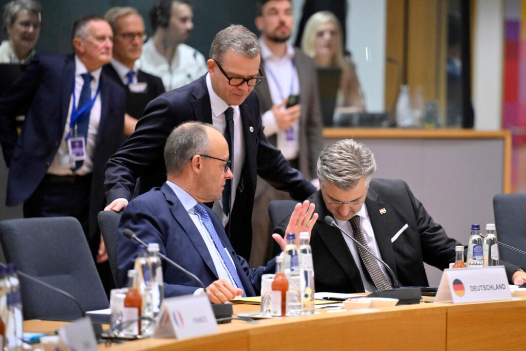 EU-johtajat hyväksyivät suunnitelman puolustuksen vahvistamisesta: droonipuolustus keskiössä