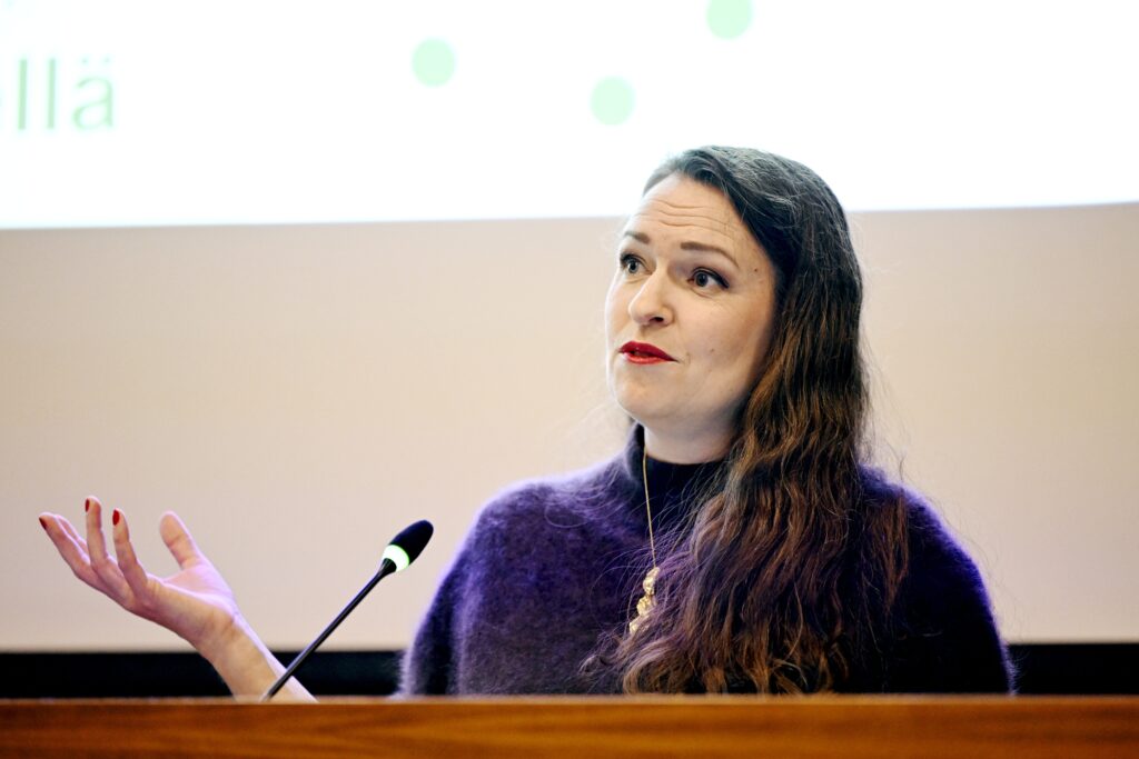 Ministeri Ikonen: Hallitus korjaa sote-uudistuksen valuvikoja