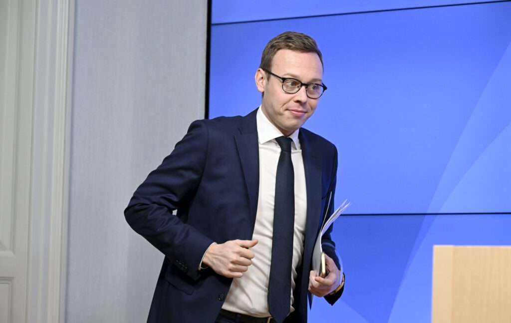 Hallitus antoi eduskunnalle esityksensä työntekijän irtisanomiskynnyksen madaltamisesta