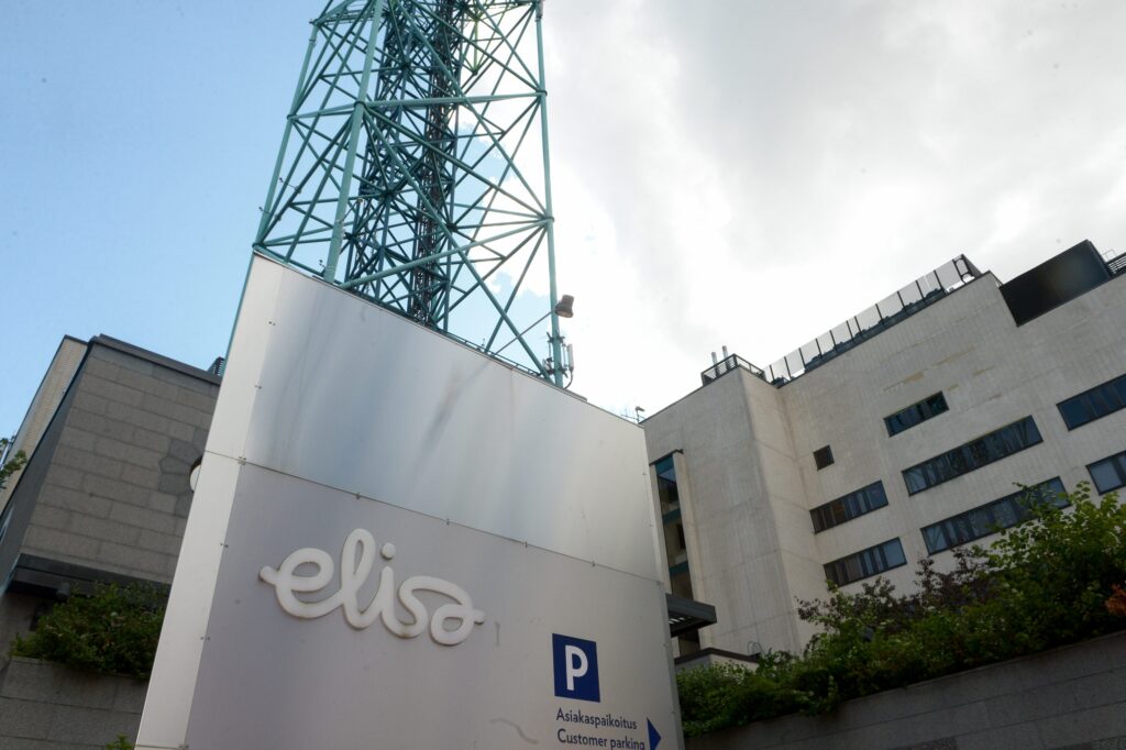 Elisa aloittaa muutosneuvottelut, voivat johtaa 400 irtisanomiseen Suomessa