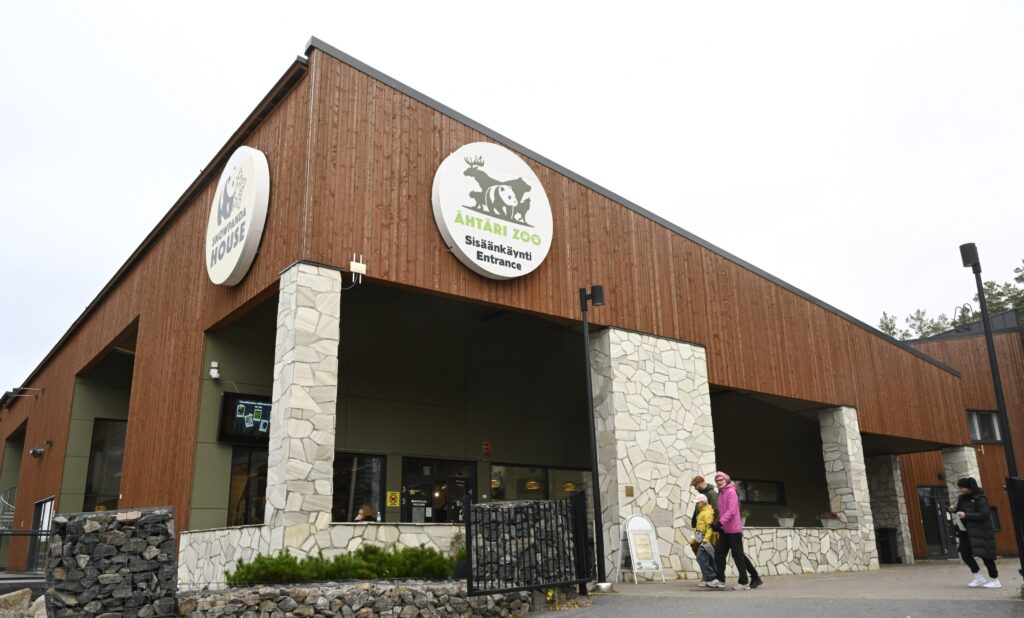 Ähtäristä siirrettiin peuroja, hanhia ja mandariinisorsia Korkeasaareen