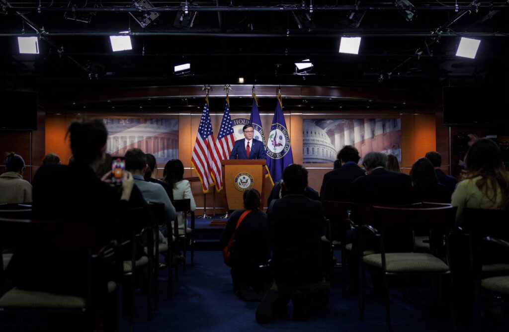 Yhdysvaltain senaatti hyväksyi lakipaketin, joka voi tuoda lopun liittovaltion hallinnon ennätyssululle