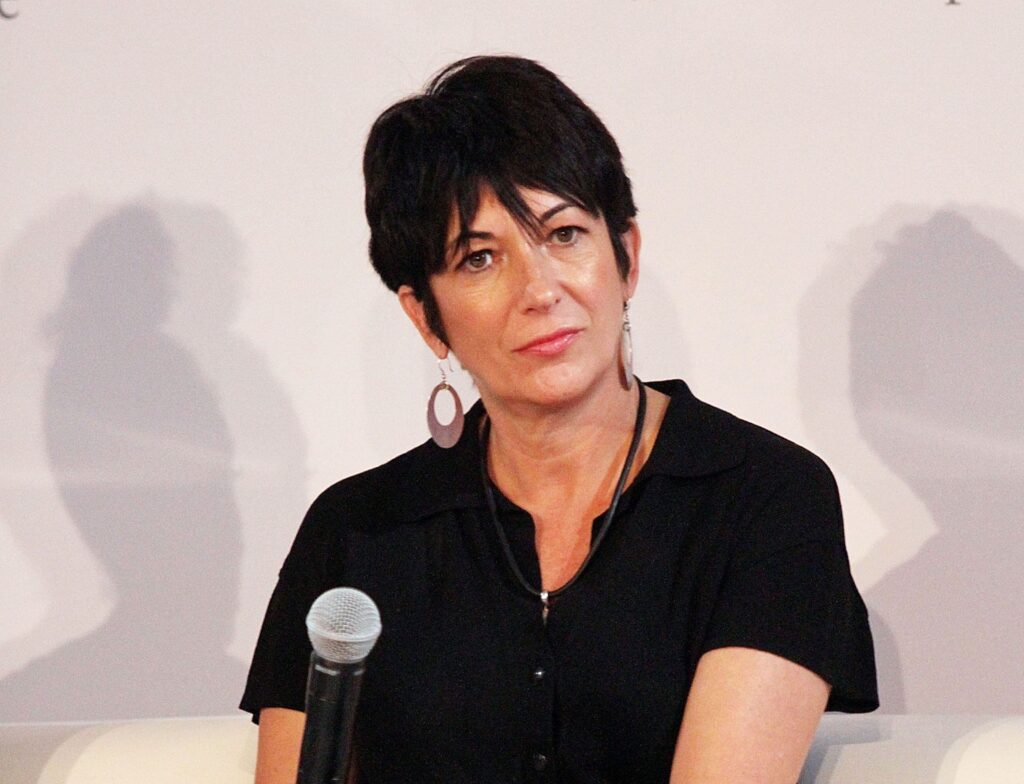 NBC: Ghislaine Maxwell yrittää saada presidentti Donald Trumpilta lievennystä seksuaalirikostuomioonsa