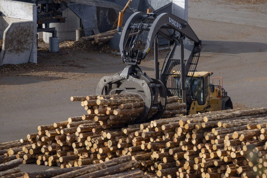 "Arvaamaton tullipolitiikka jarruttaa kasvua" – Teollisuuden uudet tilaukset kasvoivat syyskuussa vajaan prosentin