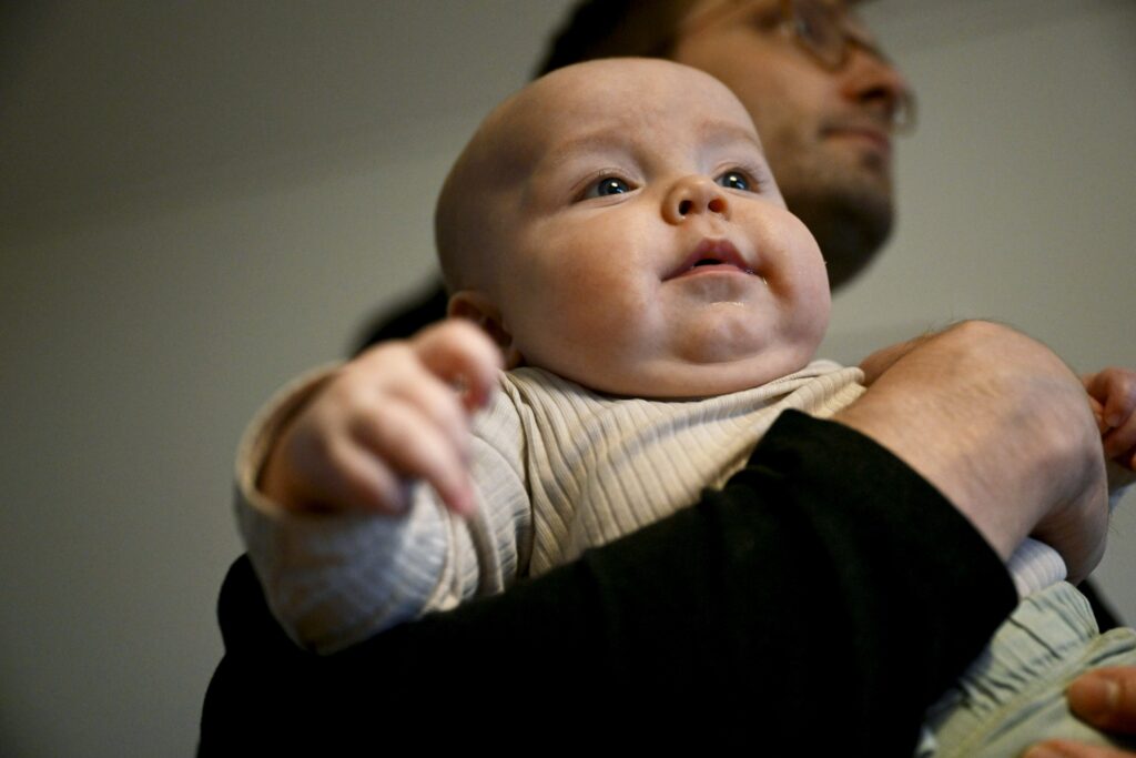 Isien osuus vanhempainvapaissa yli kaksinkertaistunut