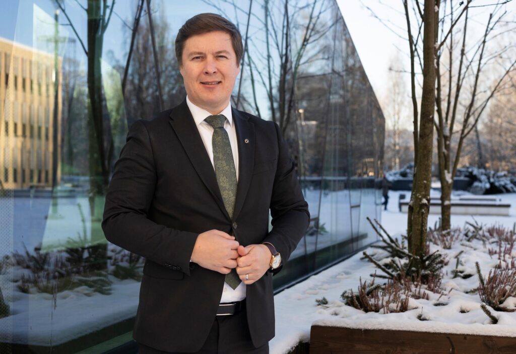 https://www.suomenmaa.fi/wp-content/uploads/2025/11/Puoluevaltuusto-Lappeenranta-7942_preview-1024x703.jpg