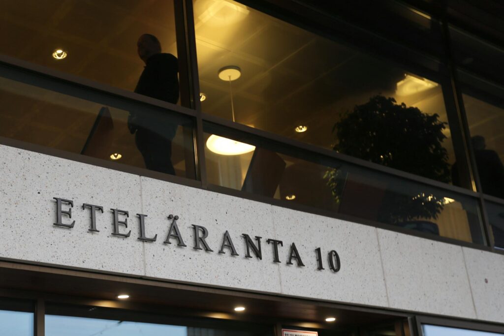 EK: Kehysriihessä tehtiin vain pieniä kasvua tukevia päätöksiä – Kuntaliitto pettynyt uusiin leikkauksiin