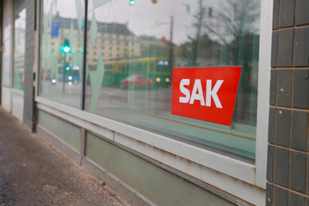 SAK: Kesätyöhakemusten tulva on ruuhkauttanut monet työpaikat