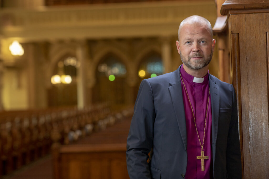 Helsingin piispa Teemu Laajasalo.