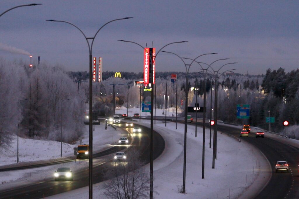 Ajokeli paikoin huono – varoituksia annettu osaan maata
