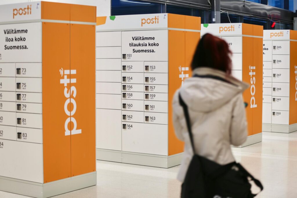 Postimerkkien hinnat nousevat tänään – kotimaan ikimerkki jatkossa kolme euroa
