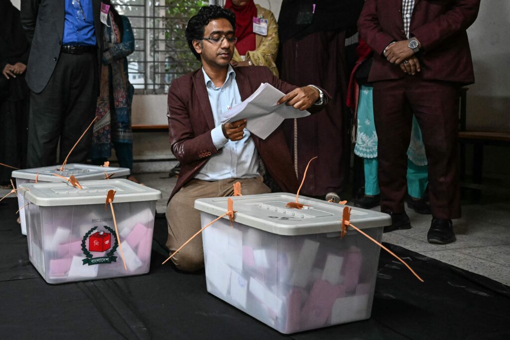 Bangladeshin nationalistipuolueelle iso voitto ensimmäisissä vaaleissa hallinnon syrjäyttämisen jälkeen