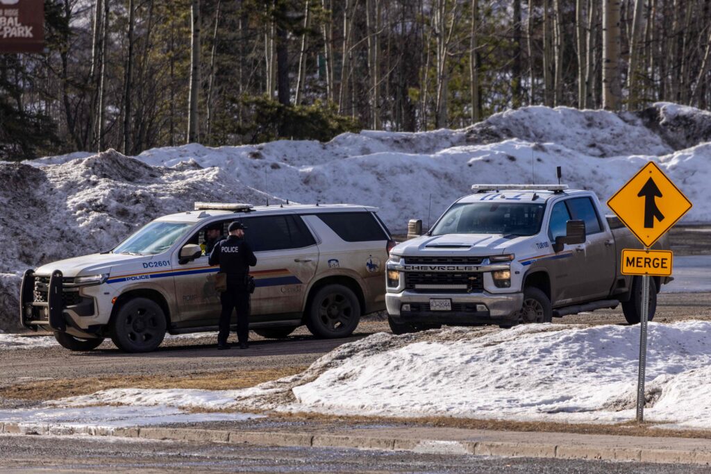 Poliisi: Kanadan kouluampuja tappoi myös veljensä ja äitinsä – Ampuja oli 18-vuotias transnainen