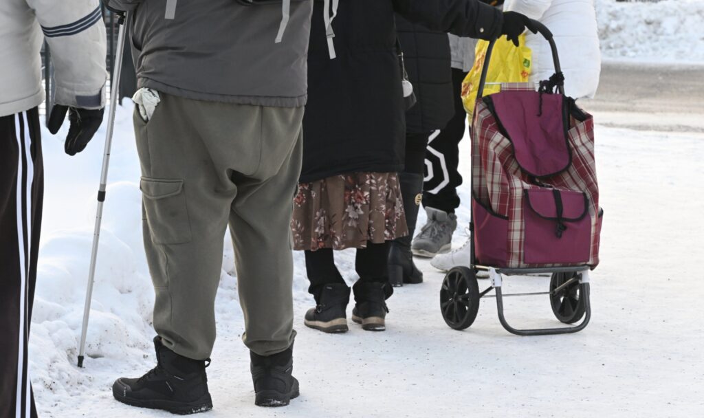 Kela: Toimeentulotuen tiukennukset osuvat kovimmin 49 000 tulottoman joukkoon