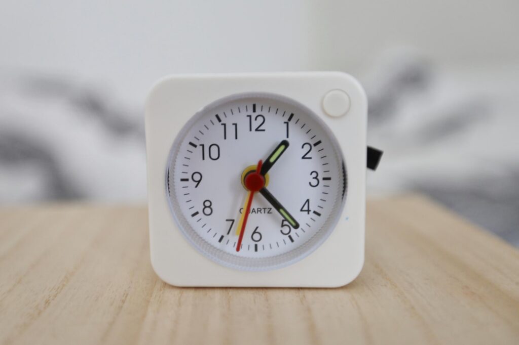 Muistitko? Yöunesta viedään pian taas tunti