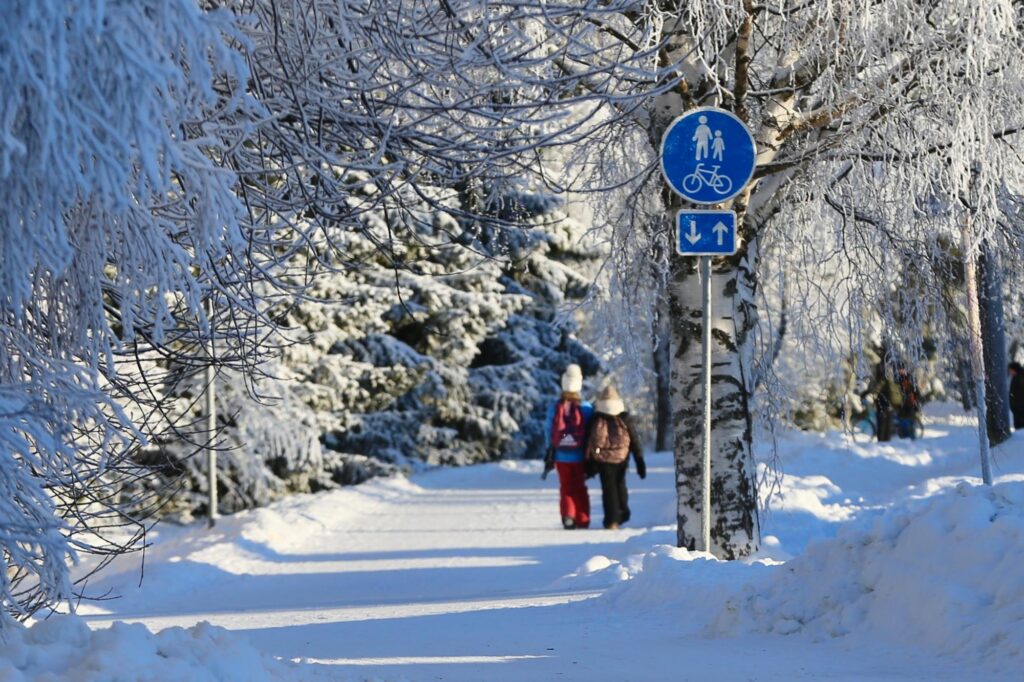 Viikonlopuksi ennustettu lumipyry väistääkin Suomen kokonaan