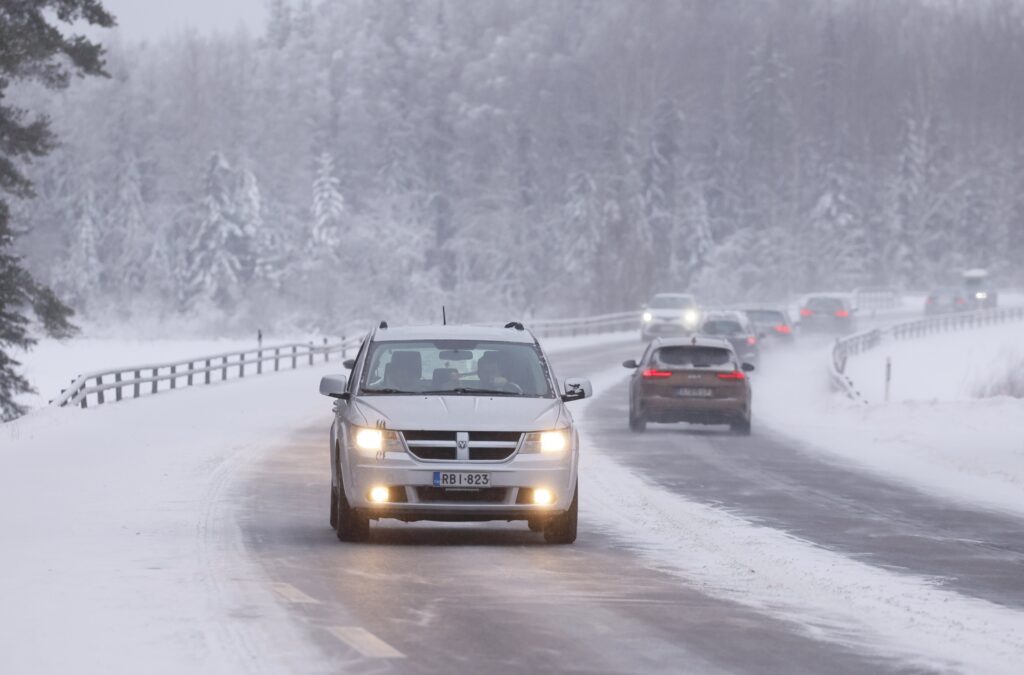 Talvilomakauden menoliikenne käynnistyy tänään – nämä ovat ruuhkaisimmat paikat