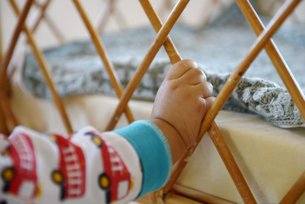 Vaatimus keskustan puoluejohdosta: Lapsen edun ensisijaisuus pitää kirjata perustuslakiin