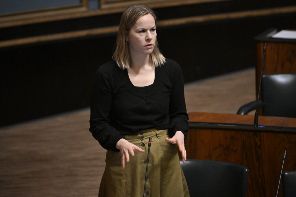 Hankintalaki sai oppositiolta ryöpytystä: "Julkinen sektori saa aikamoisen laskun ja juristit ja konsulentit hemmetisti töitä"