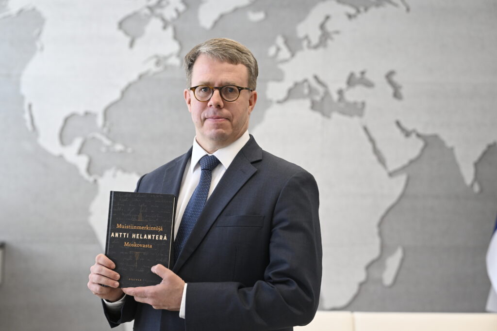 Miten Venäjän kanssa toimitaan, jos Ukrainassa tulee rauha? Entinen Moskovan-suurlähettiläs avaa asiaa uudessa kirjassaan