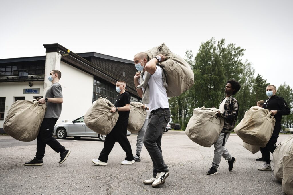 Tutkimus listaa neljä skenaariota, joihin Suomi voi sotataloudessa päätyä – "Tulisi panostaa jo nyt"