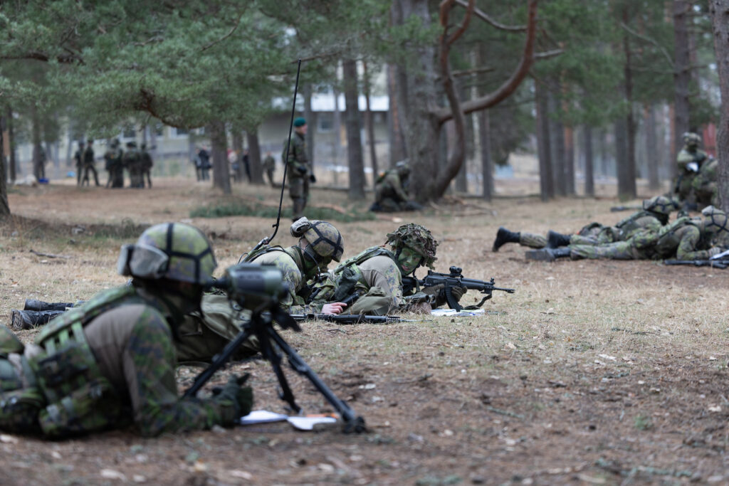 Mighty Arrow jyrähtää käyntiin Niinisalossa – Maavoimien harjoituksessa hiotaan liittolaisten yhteisoperointikykyä