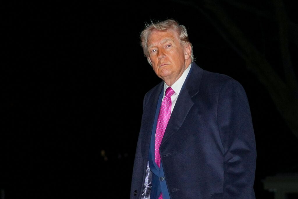 Trump uhkaili Irania valtavalla tuholla, jos sopimusta ei ala syntyä