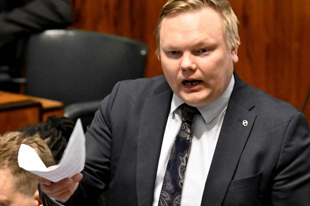 Yle: Kurvinen vaatii hallitukselta kiireesti toimia bensan hinnan eteen – Syyttää perussuomalaisia rikotuista lupauksista