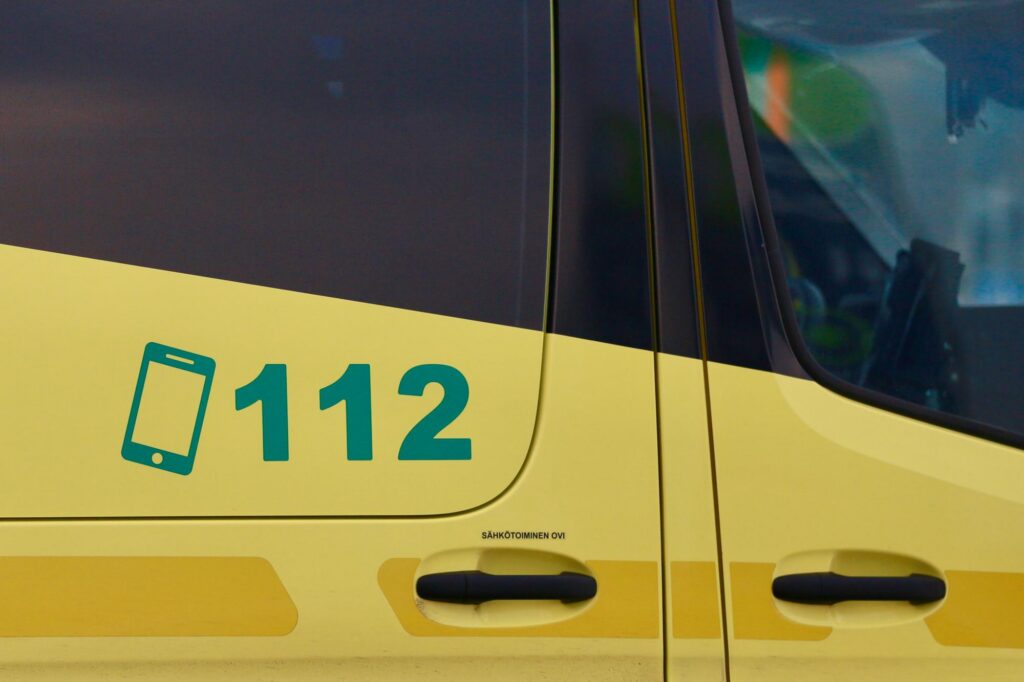 Inarissa helikopteri putosi järven jäälle – kyydissä suomalaisia