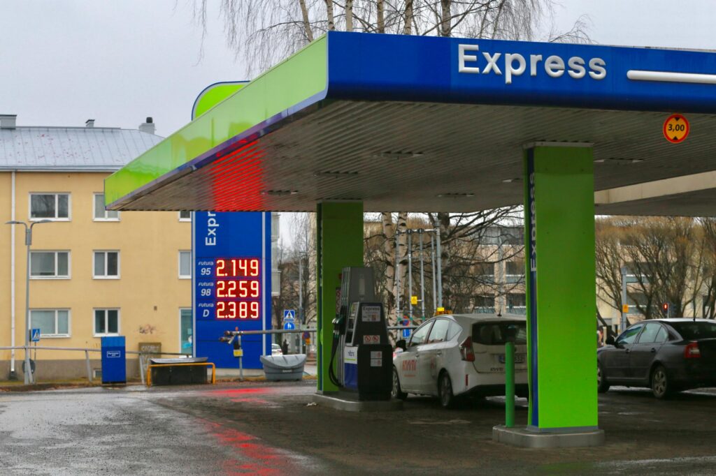 Polttoaineiden hinnoissa raju hyppäys maaliskuussa