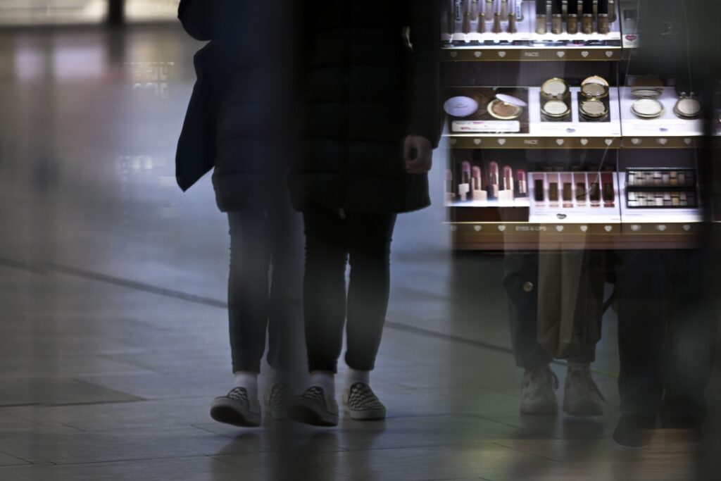 Kuluttajien ja yritysten luottamus heikkeni – usko Suomen talouteen on nyt hyvin matalalla tasolla