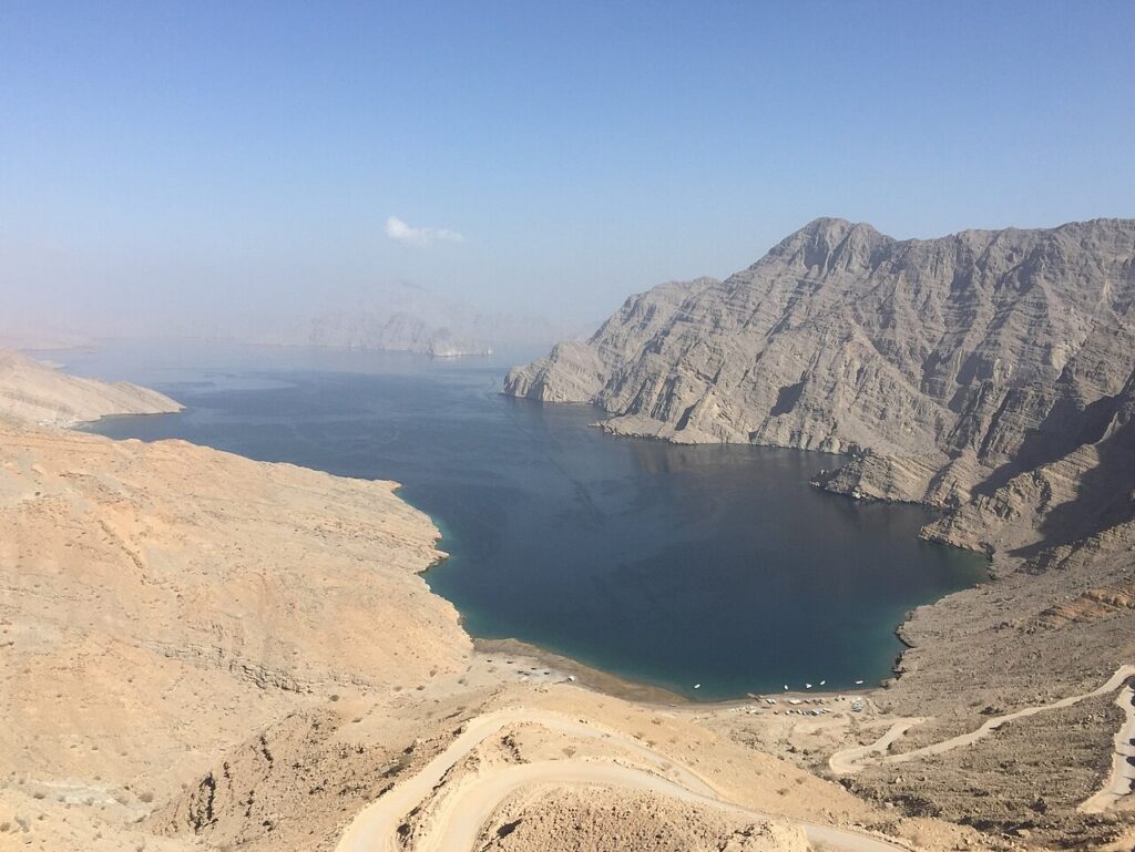 Tiedätkö Musandamin? Hormuzinsalmen Arabian puolella sijaitsee yksi maailman oudoimmista niemimaista