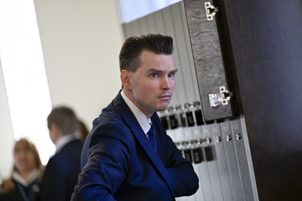 Puolustusvaliokunta ja ulkoasiainvaliokunta koolla droonien takia