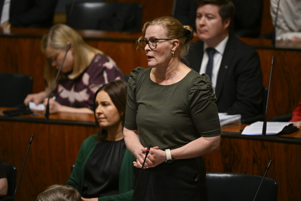 Keskustan Räsänen: Miksi Suomi vitkastelee droonivaroitusjärjestelmässä?