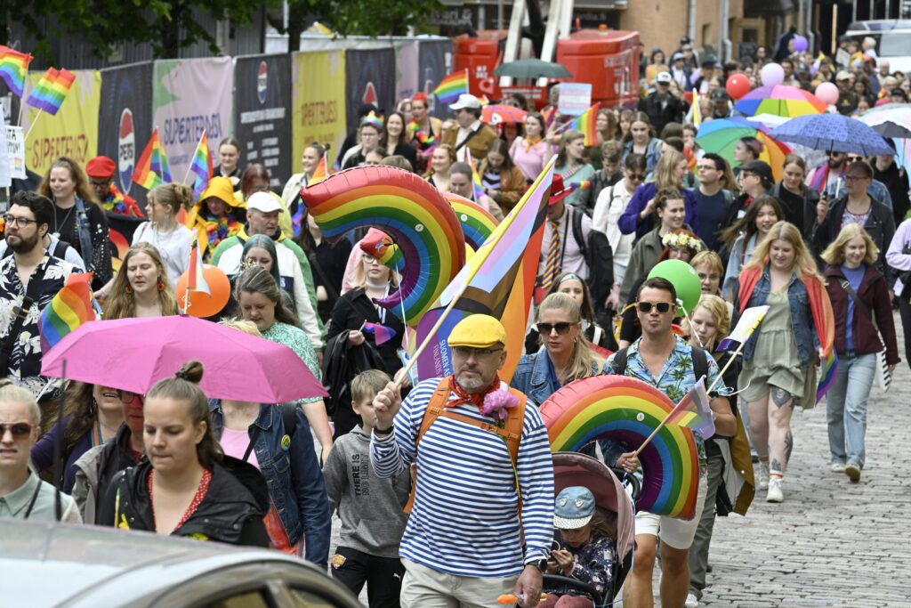 Setan selvitys: Yhä noin puoleen Pride-tapahtumista kohdistetaan vihatekoja